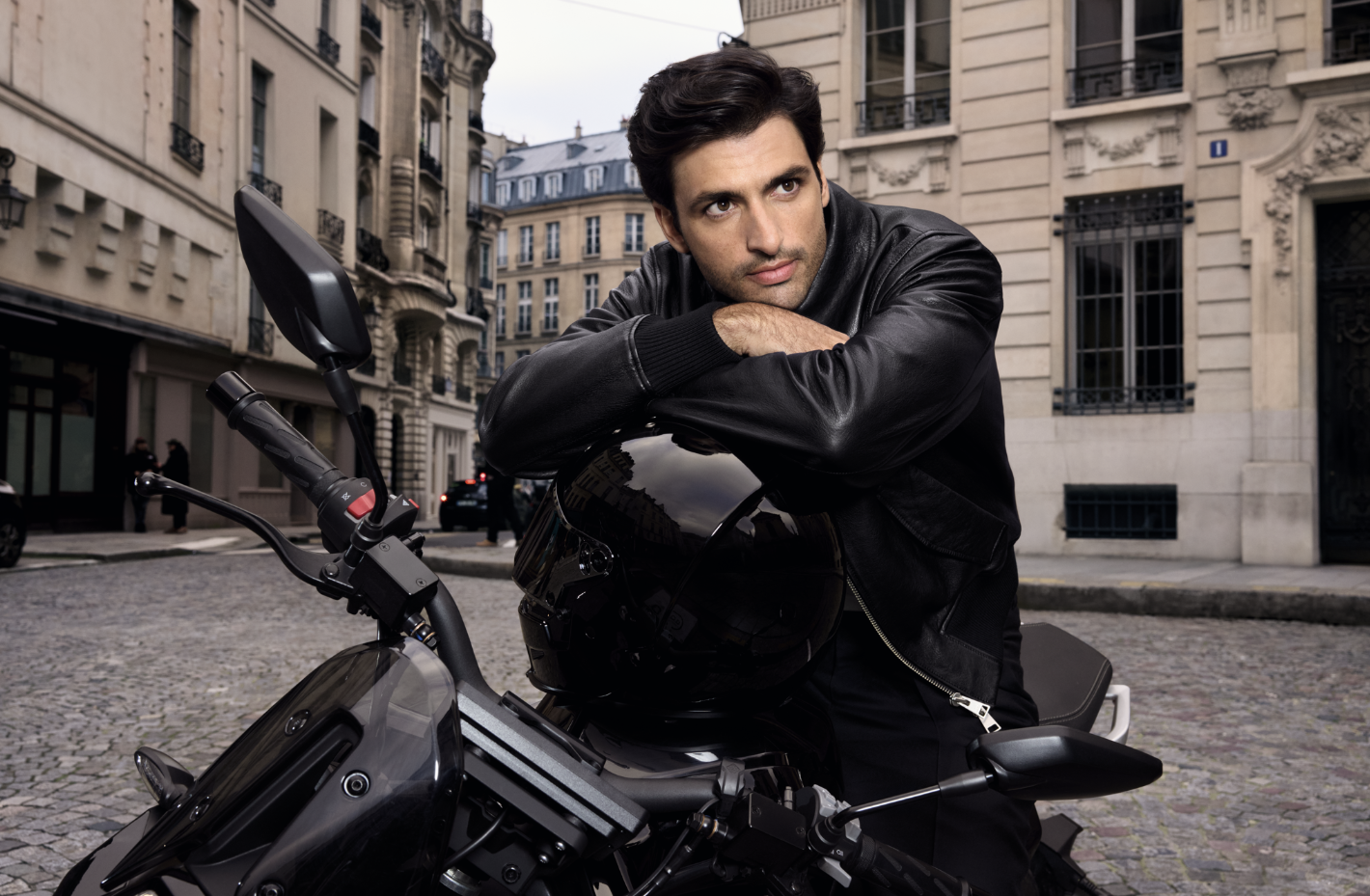 Carlos Sainz – L’Oréal Paris Elvive’s New Global Ambassador & The Power of Off-Track Branding