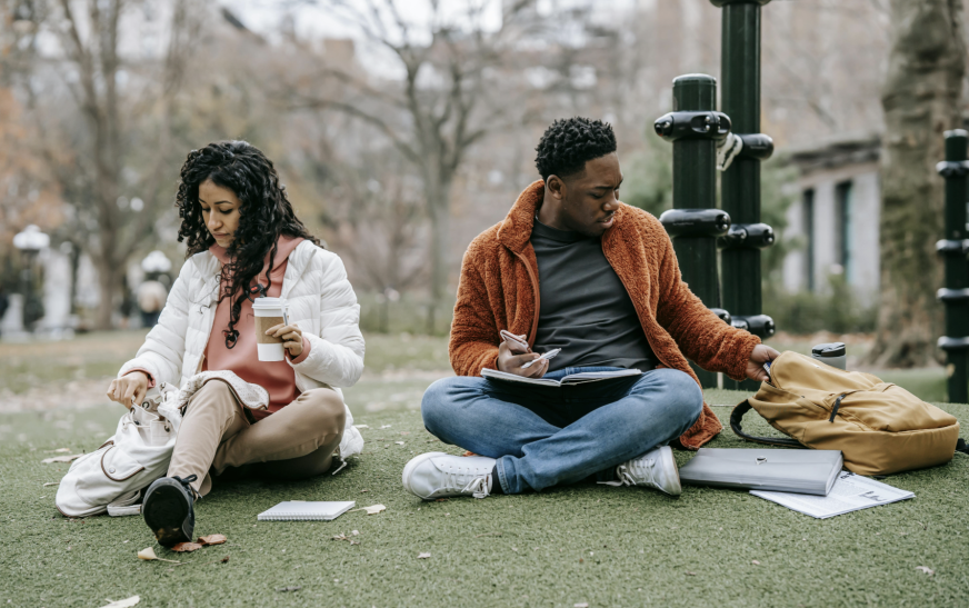 4 Tips to Keep Your Relationship Smooth at This Summer’s Social Events