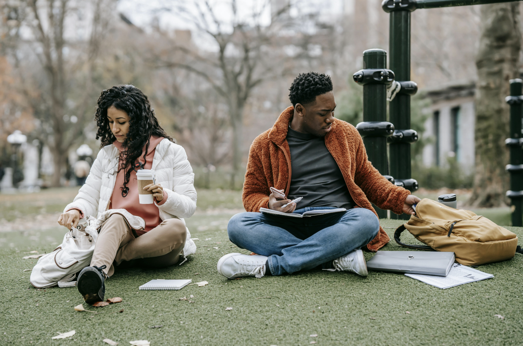 4 Tips to Keep Your Relationship Smooth at This Summer’s Social Events
